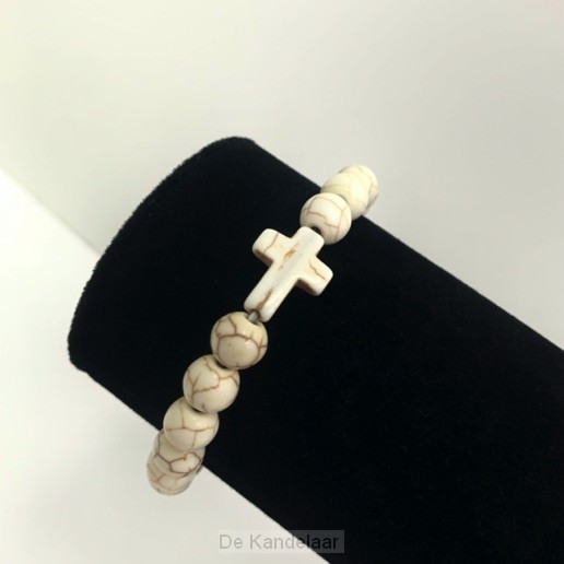 Kralenarmband kruis creme